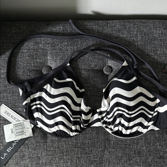 La Blanca Other - La Blanca Black and White Wavey Bikini Top - 32D - NWT